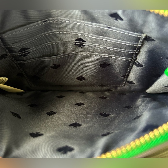 Kate Spade L-zip Saffiano Leather Wristlet EUC - Picture 5 of 7